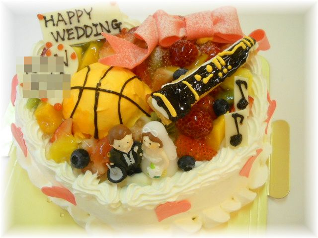 201１年8月のご注文です。ホームパーティ用のケーキにお二人にまつわる小物をケーキやクッキーで飾りました。